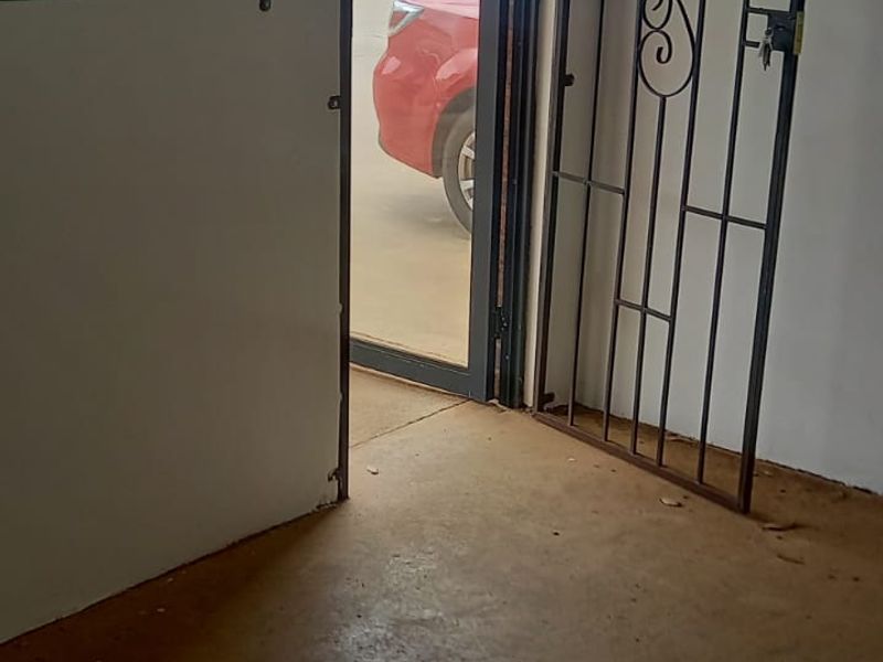 Neat well positioned 180 sm mini factory to let Waterfall Hillcrest. - Photo 5