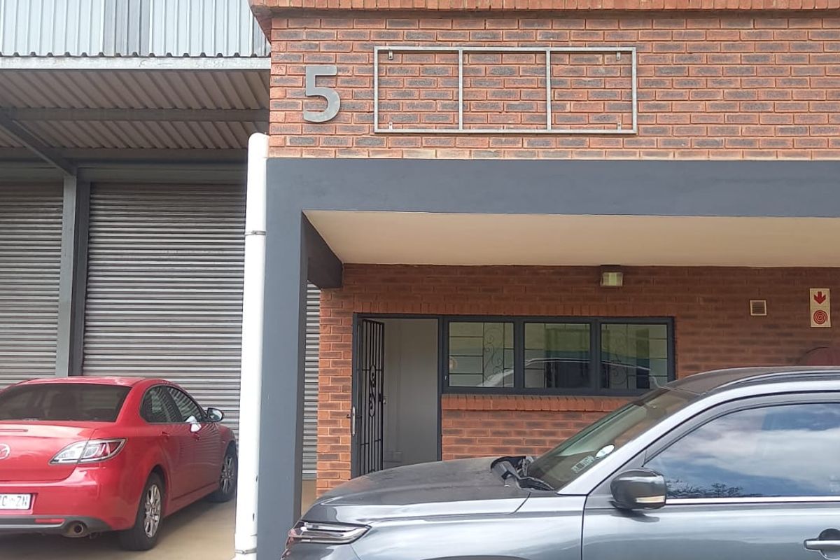 Neat well positioned 180 sm mini factory to let Waterfall Hillcrest. - Photo 4