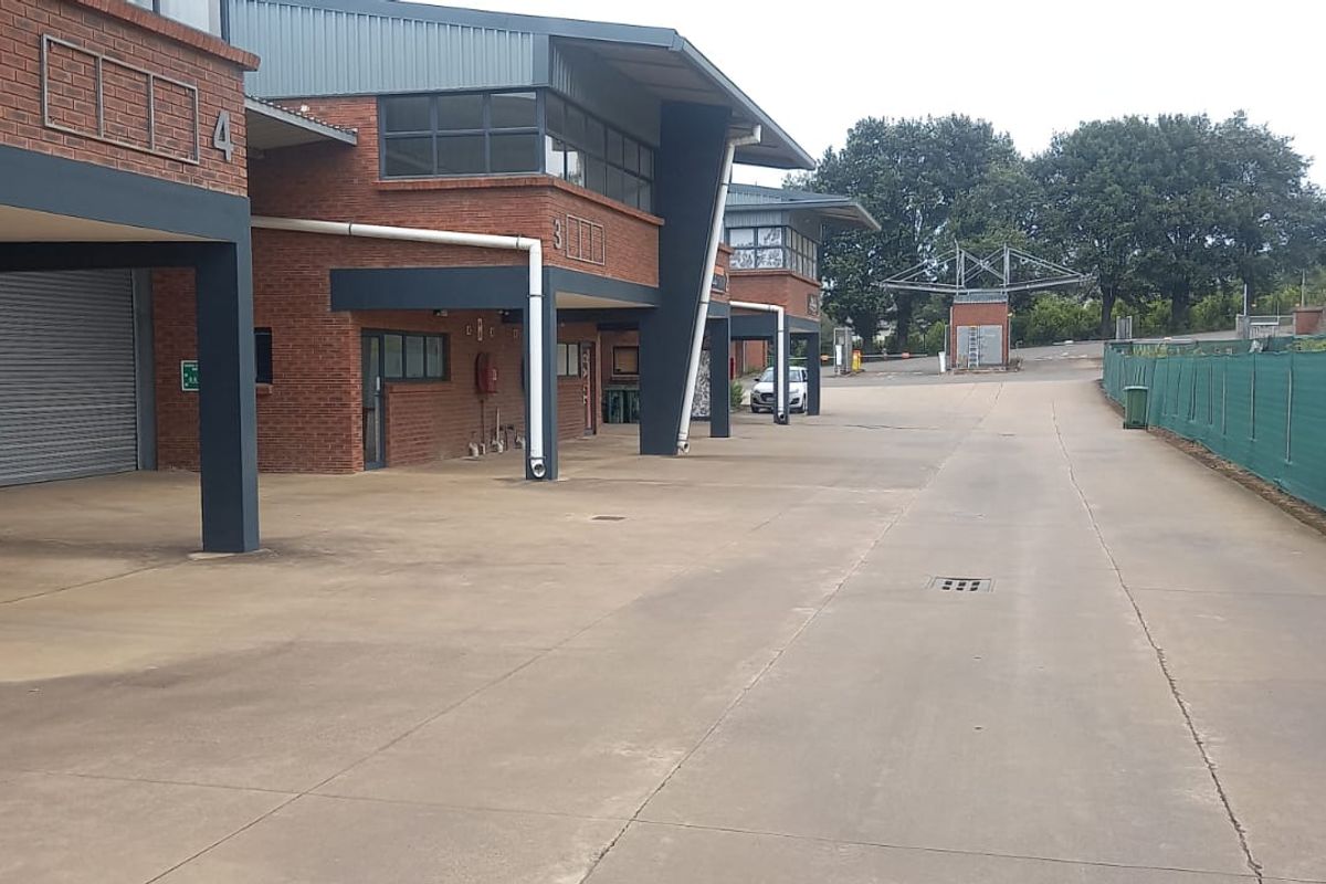 Neat well positioned 180 sm mini factory to let Waterfall Hillcrest. - Photo 2