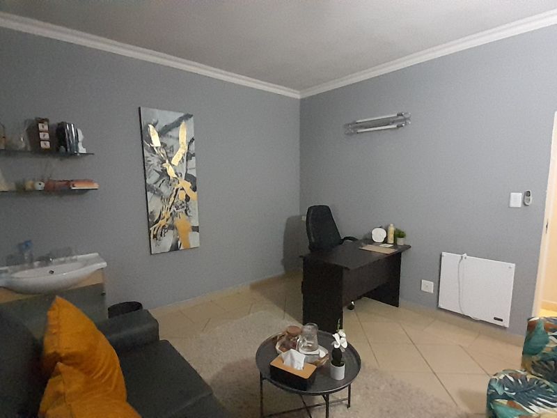 12m2 Medical Consulting Room To Let in Groenkloof - Photo 8