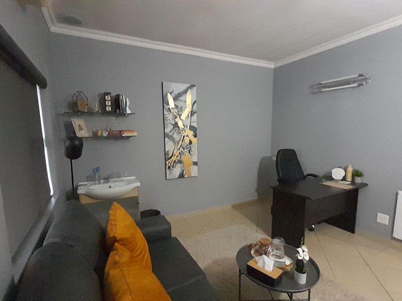 12m2 Medical Consulting Room To Let in Groenkloof - Photo 7