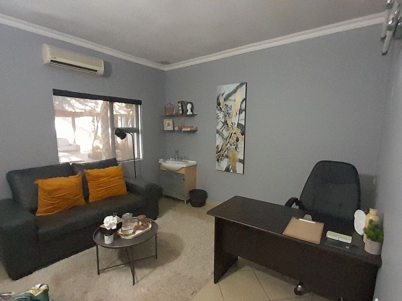 12m2 Medical Consulting Room To Let in Groenkloof - Photo 6