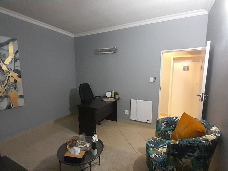 12m2 Medical Consulting Room To Let in Groenkloof - Photo 10
