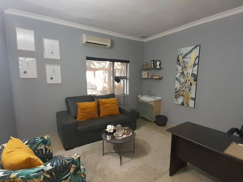 12m2 Medical Consulting Room To Let in Groenkloof - Photo 5