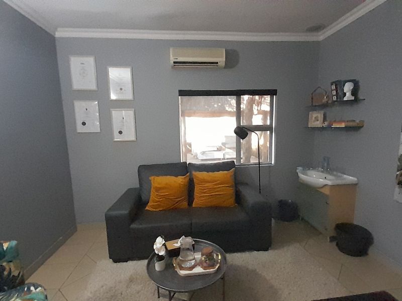 12m2 Medical Consulting Room To Let in Groenkloof - Photo 3