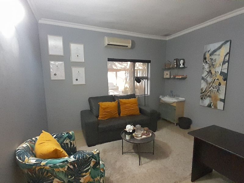 12m2 Medical Consulting Room To Let in Groenkloof - Photo 4