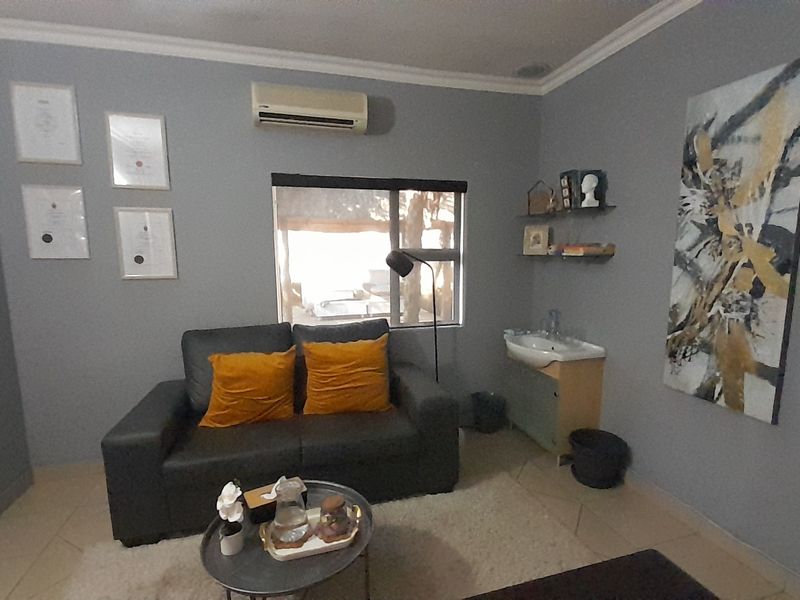 12m2 Medical Consulting Room To Let in Groenkloof - Photo 2