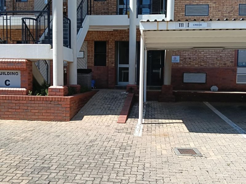 Office to let - Photo 2