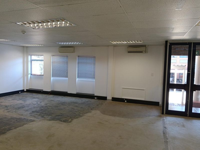 Office to let - Photo 8