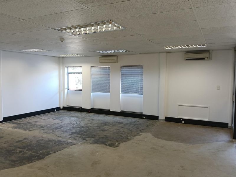 Office to let - Photo 6