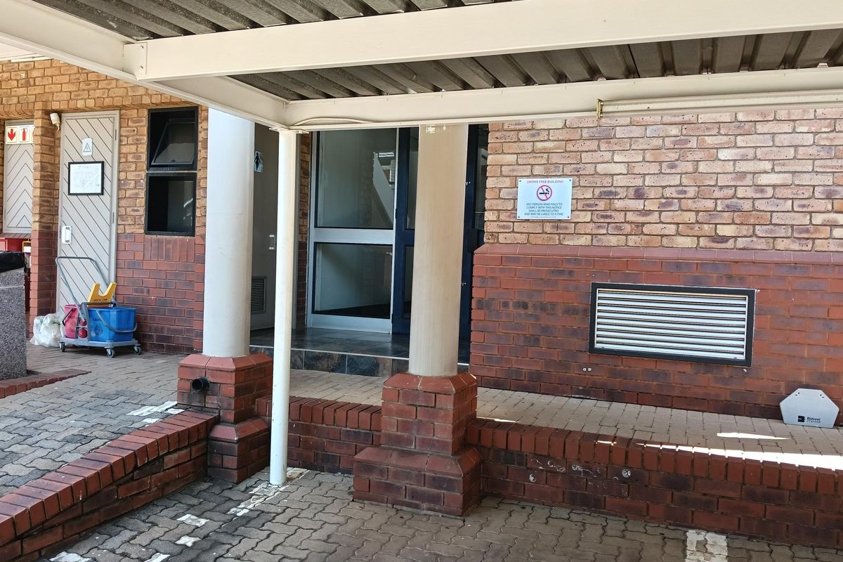 Office to let - Photo 3