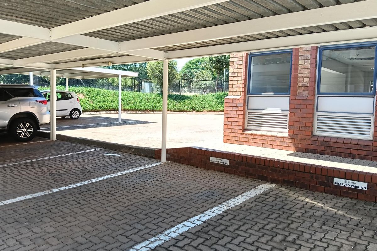 Office to let - Photo 5