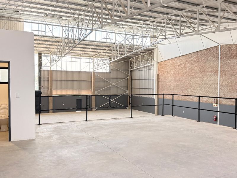 895M2 WAREHOUSE TO LET, SILVERVIEW BUSINESS PARK, SAMRAND - Photo 9