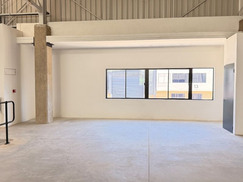 895M2 WAREHOUSE TO LET, SILVERVIEW BUSINESS PARK, SAMRAND - Photo 10