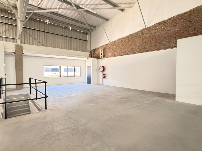 895M2 WAREHOUSE TO LET, SILVERVIEW BUSINESS PARK, SAMRAND - Photo 6