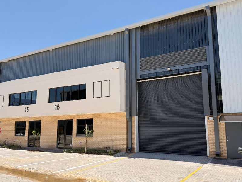 895M2 WAREHOUSE TO LET, SILVERVIEW BUSINESS PARK, SAMRAND - Photo 2