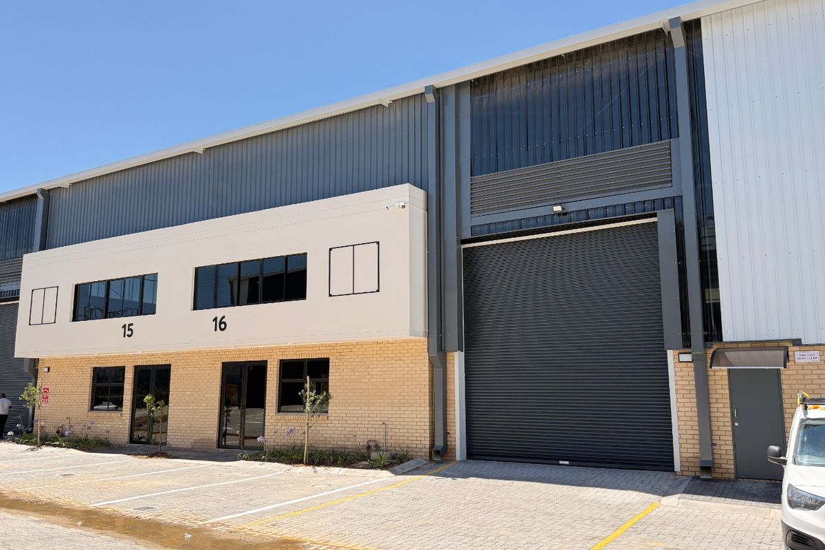 895M2 WAREHOUSE TO LET, SILVERVIEW BUSINESS PARK, SAMRAND - Photo 2