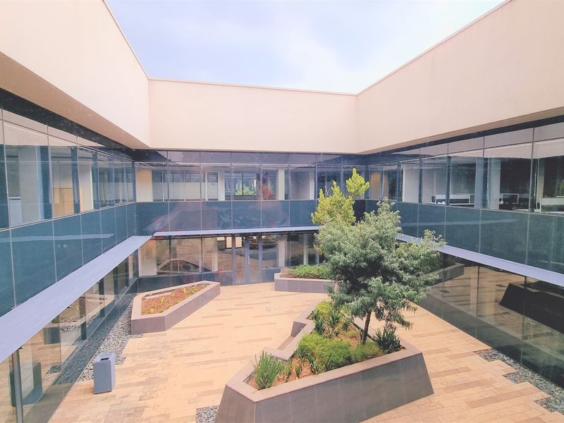 Semi furnished office space to let in Bryanston - Photo 2