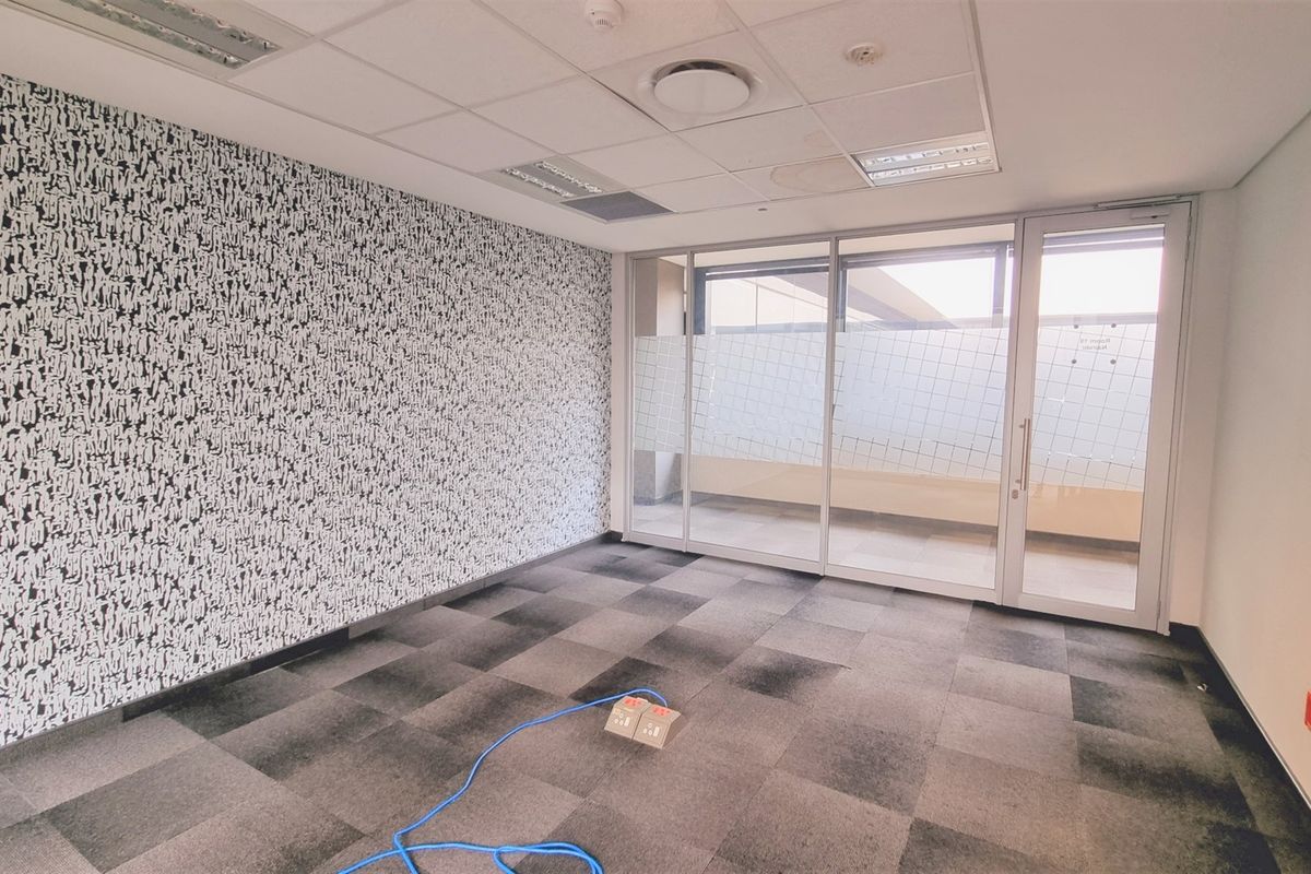 Semi furnished office space to let in Bryanston - Photo 4