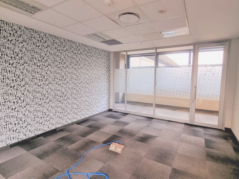 Semi furnished office space to let in Bryanston - Photo 4