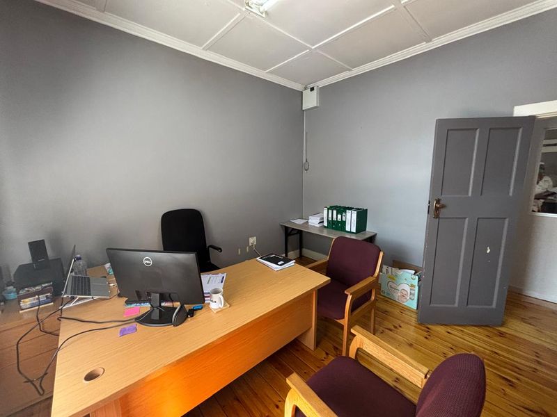 220sqm Office in Scottsville for sale at R1795000-00 plus Vat. - Photo 7