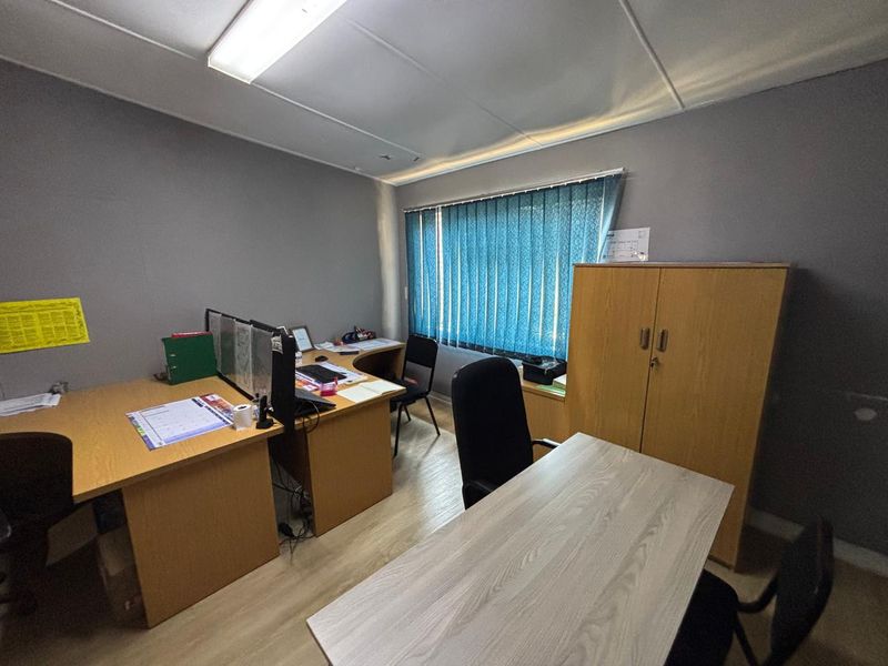 220sqm Office in Scottsville for sale at R1795000-00 plus Vat. - Photo 8