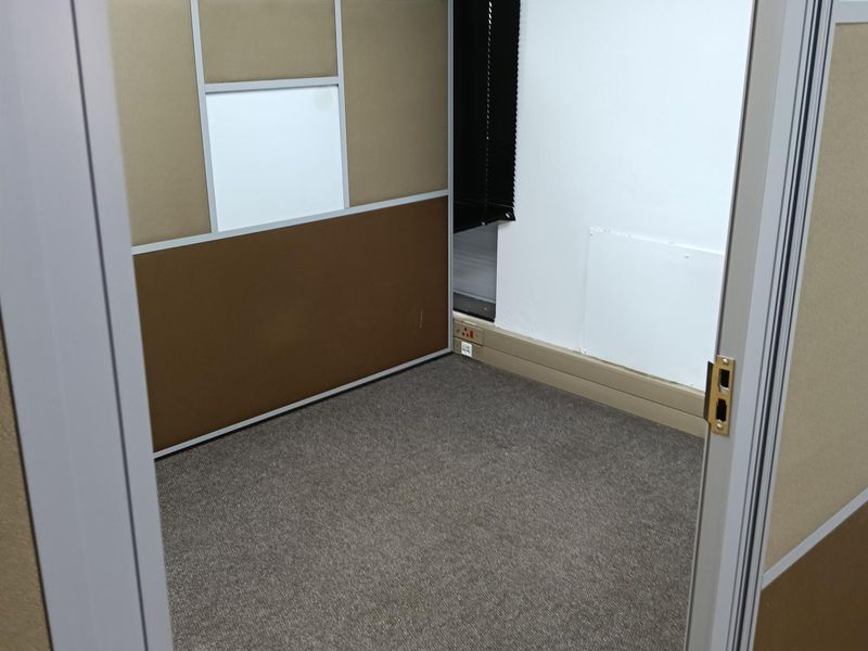 Office to let - Photo 10