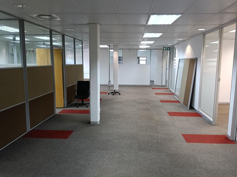 Office to let - Photo 3