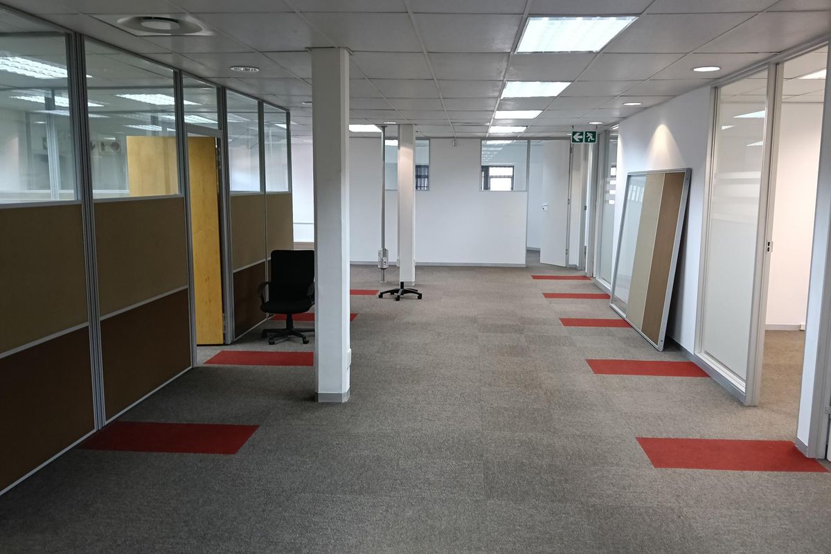 Office to let - Photo 3