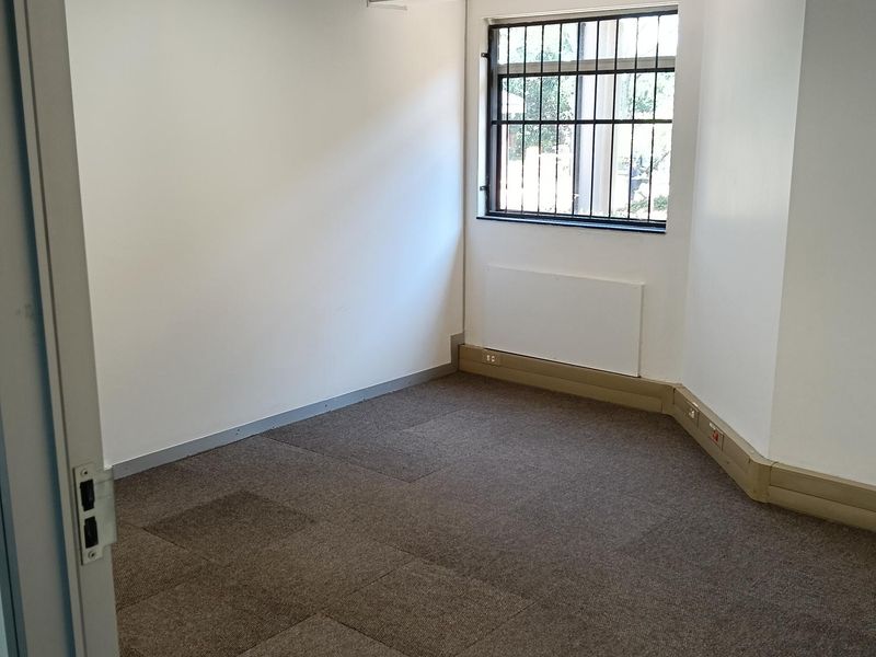 Office to let - Photo 6