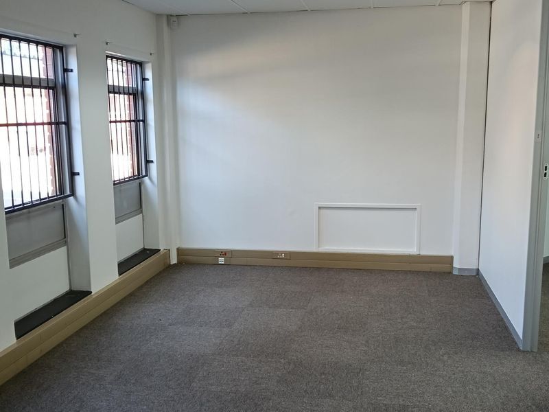 Office to let - Photo 4