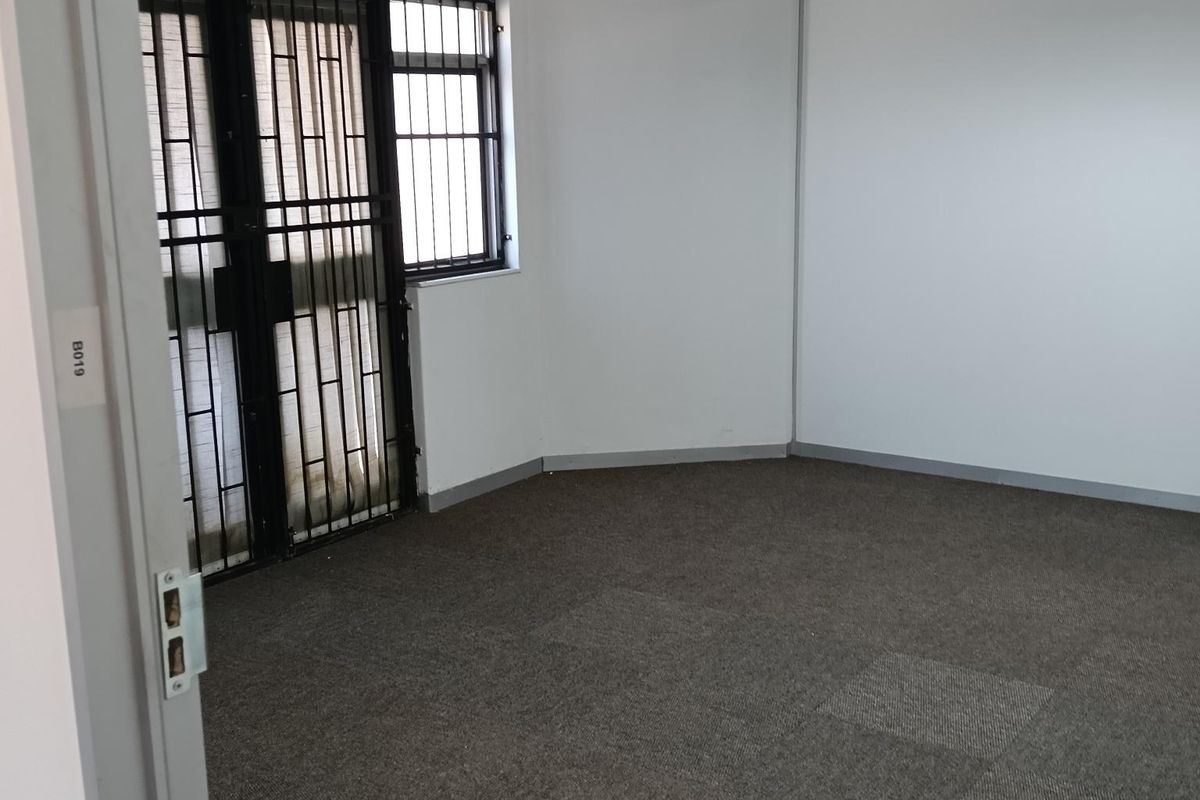 Office to let - Photo 5