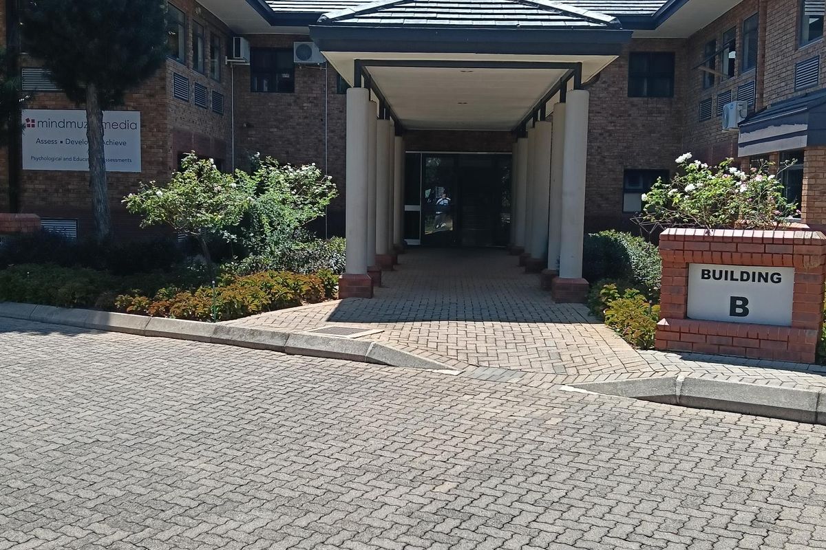 Office to let - Photo 2