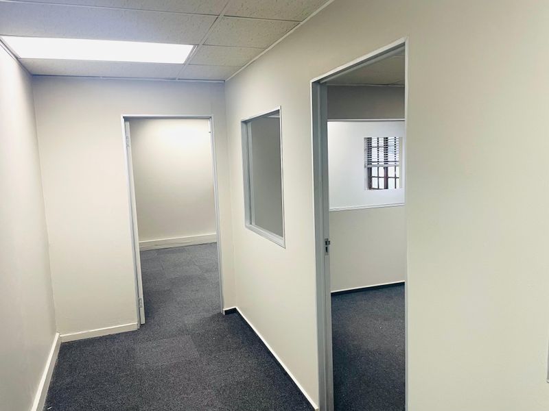 96 Sqm Office to Let for R14 000 VAT & Utilities Inclusive, at Midrand - Photo 9