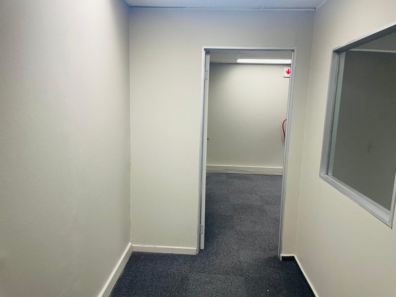 96 Sqm Office to Let for R14 000 VAT & Utilities Inclusive, at Midrand - Photo 5