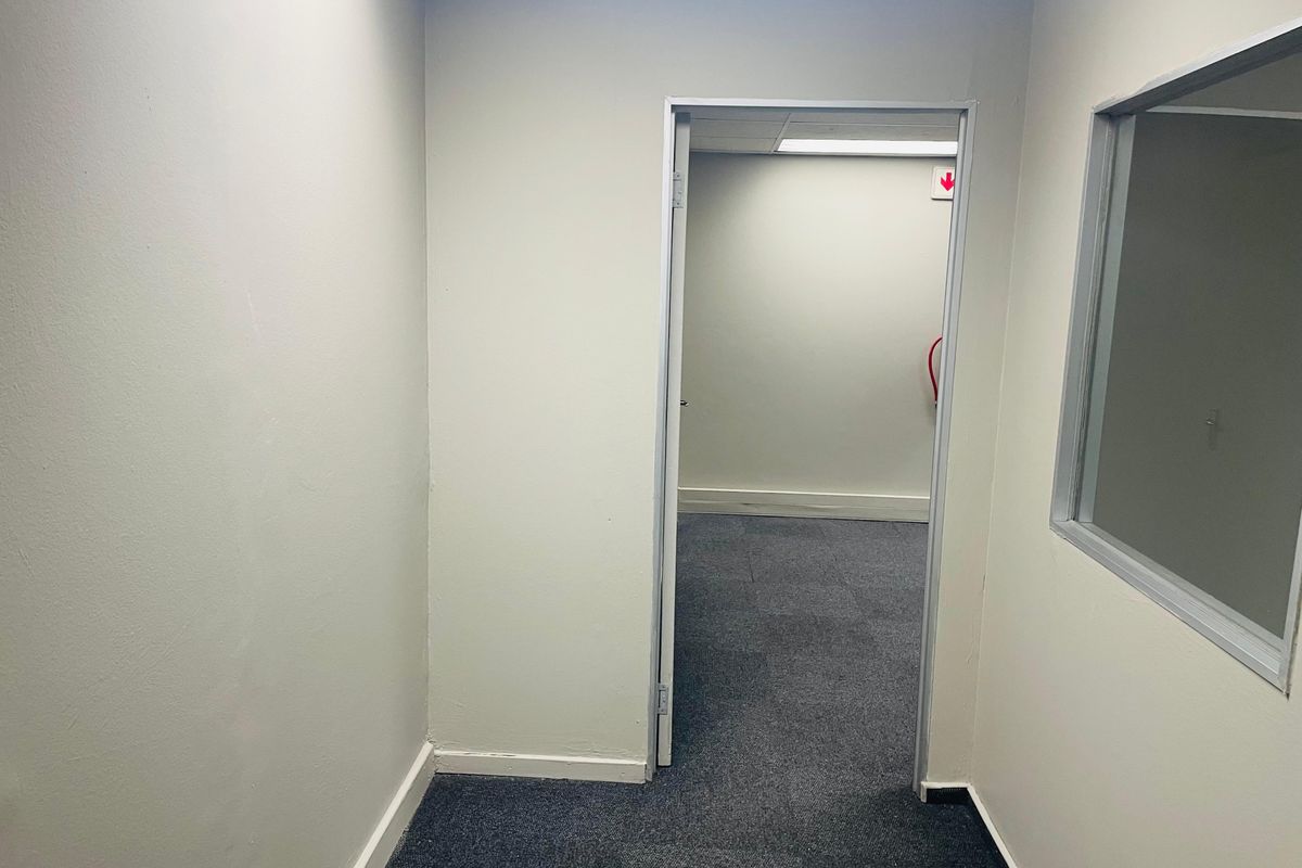 96 Sqm Office to Let for R14 000 VAT & Utilities Inclusive, at Midrand - Photo 5