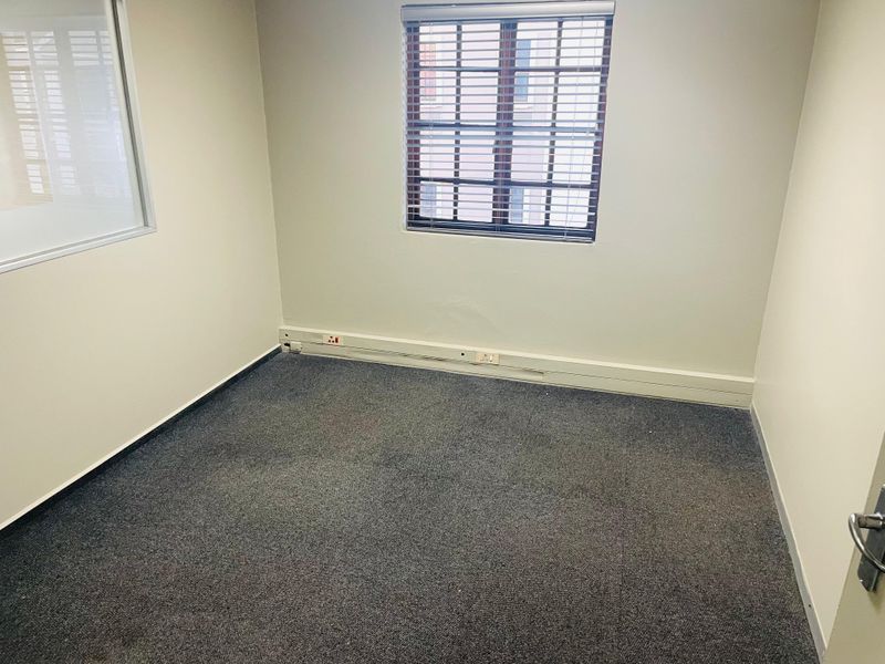 96 Sqm Office to Let for R14 000 VAT & Utilities Inclusive, at Midrand - Photo 8