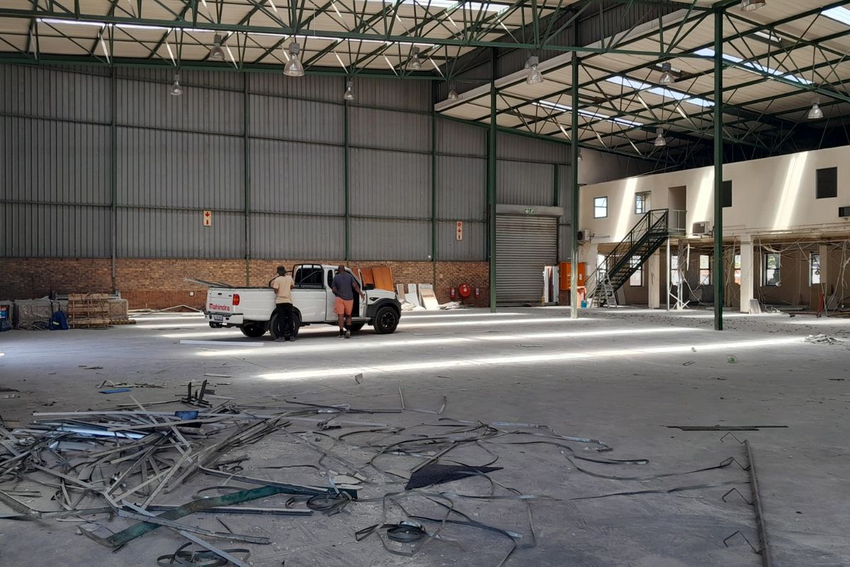 1,550m Warehouse & Office Facility To Let at Alphen Square West, Midrand - Photo 4