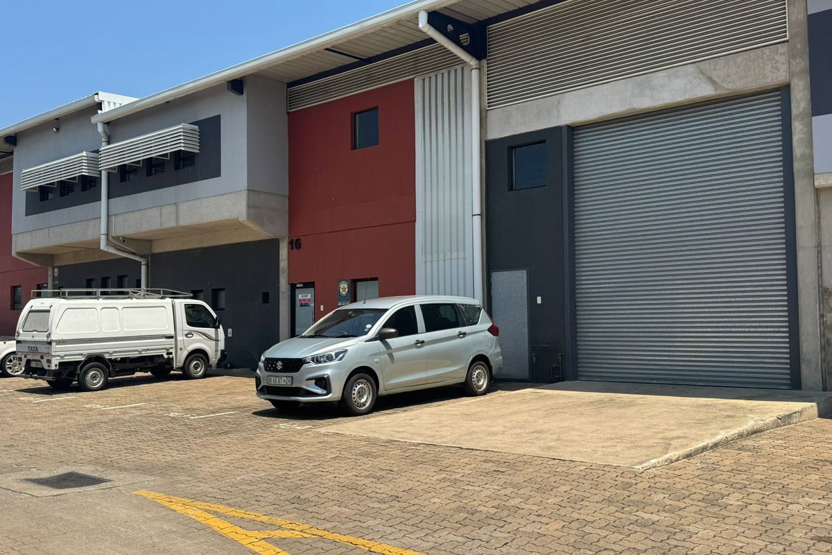 Warehouse in Boulevard Business Park to let - Photo 3