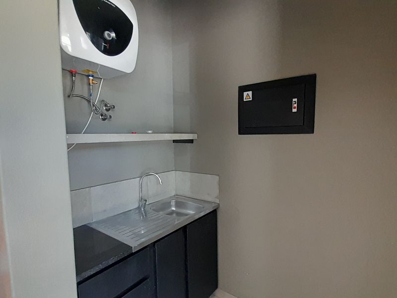 Compact 71m Workspace To Let at Innovation Worx Richards Drive - Photo 5