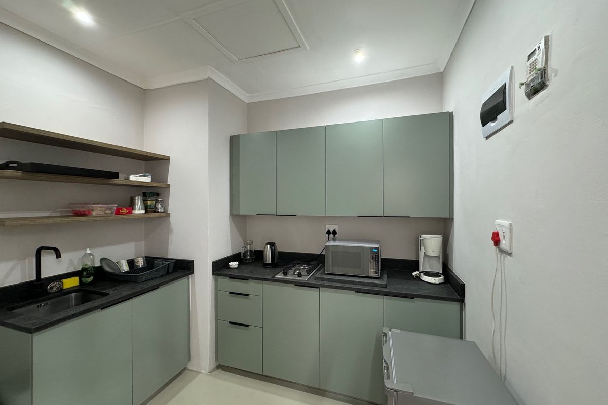 Secure and Serene Office Space in the Heart of Hilton – Ideal for Small Practice - Photo 5