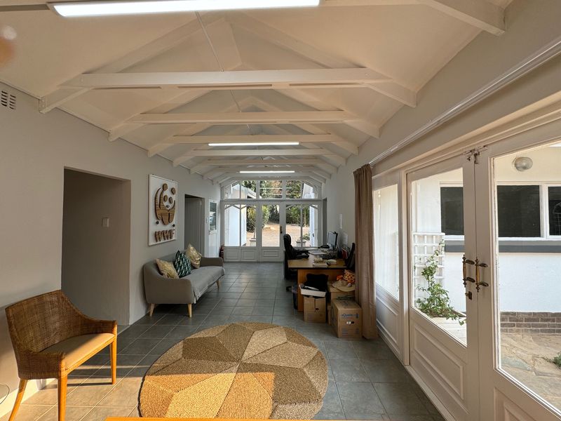 Secure and Serene Office Space in the Heart of Hilton – Ideal for Small Practice - Photo 4