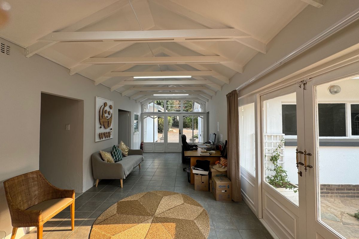 Secure and Serene Office Space in the Heart of Hilton – Ideal for Small Practice - Photo 4