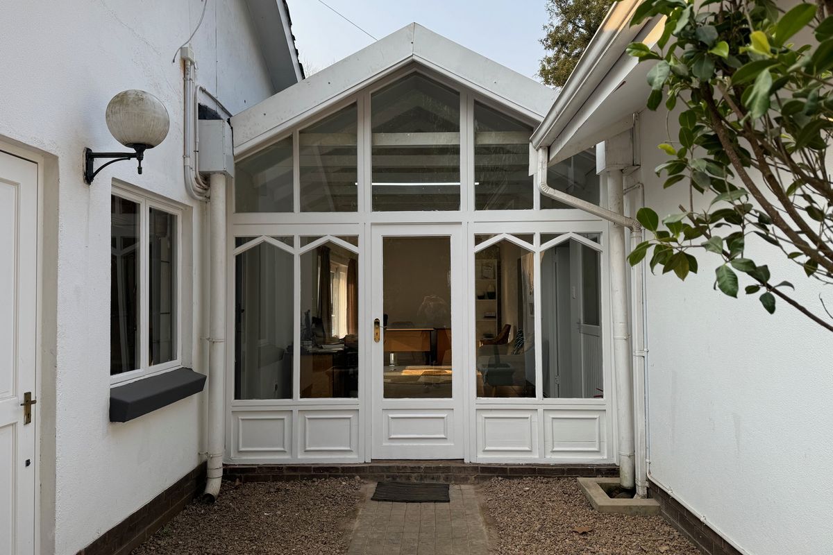 Secure and Serene Office Space in the Heart of Hilton – Ideal for Small Practice - Photo 3