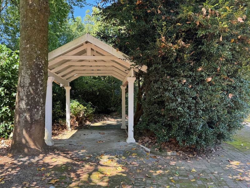 Secure and Serene Office Space in the Heart of Hilton – Ideal for Small Practice - Photo 9