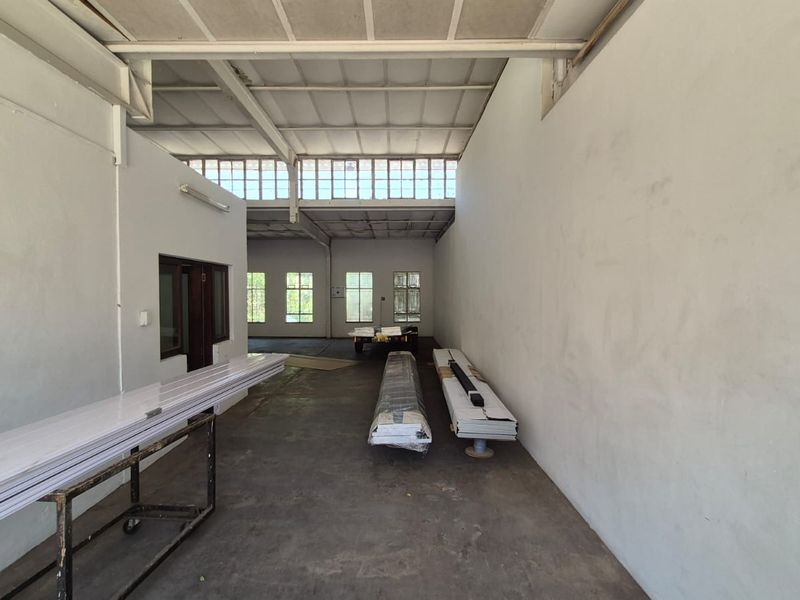 Secure 421m2 Industrial Warehouse To Let in Waltloo – Ideal for Manufacturing & Distribution - Photo 4