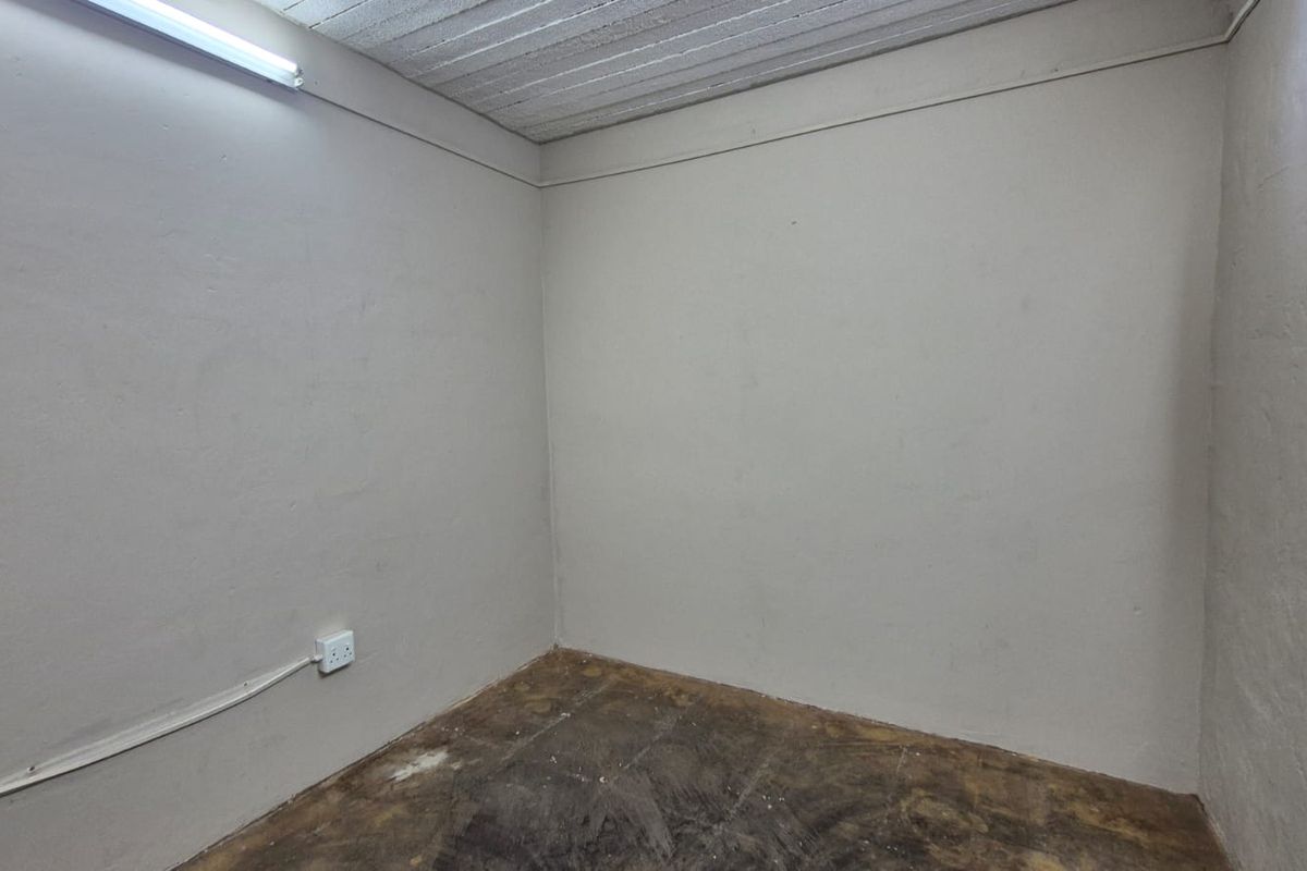 Secure 421m2 Industrial Warehouse To Let in Waltloo – Ideal for Manufacturing & Distribution - Photo 3