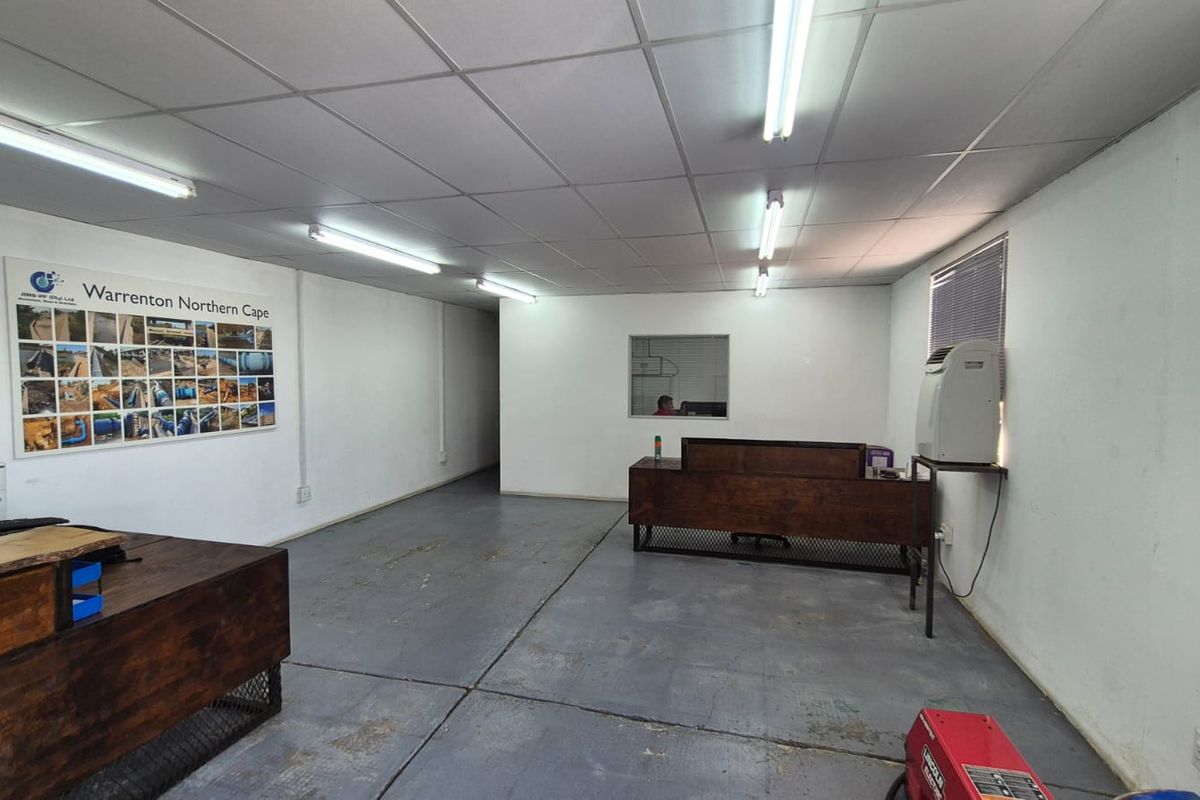 507m2 Industrial Warehouse To Let in Waltloo – Secure, Immediately Available - Photo 3