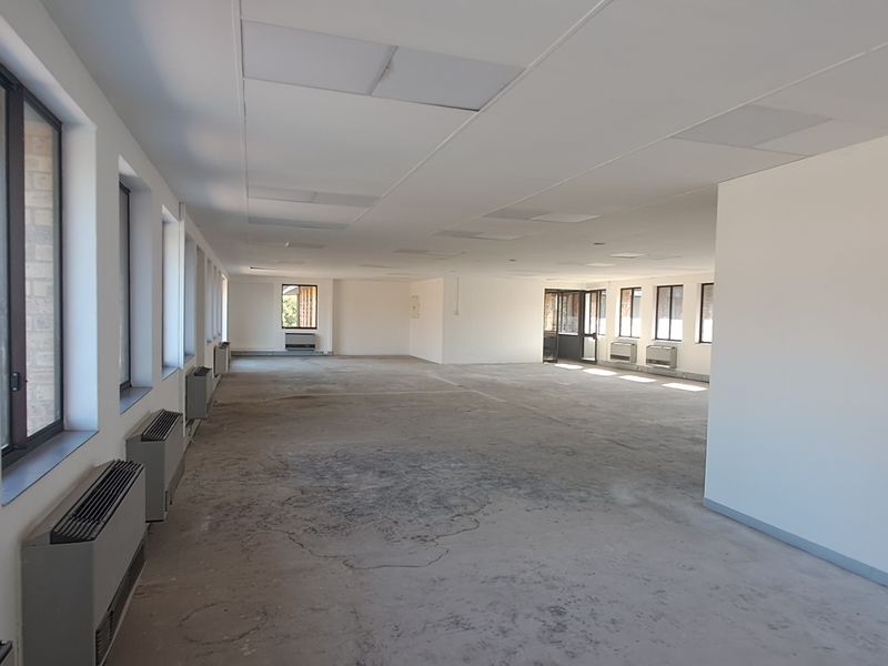 214m Light Filled White Box Office with Balcony To Let in Waterfall Office Park - Photo 2