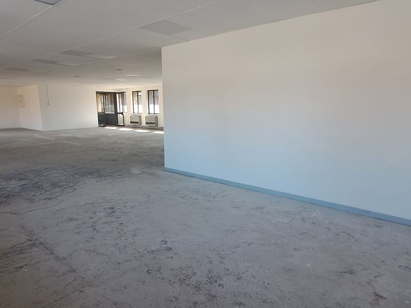 214m Light Filled White Box Office with Balcony To Let in Waterfall Office Park - Photo 3